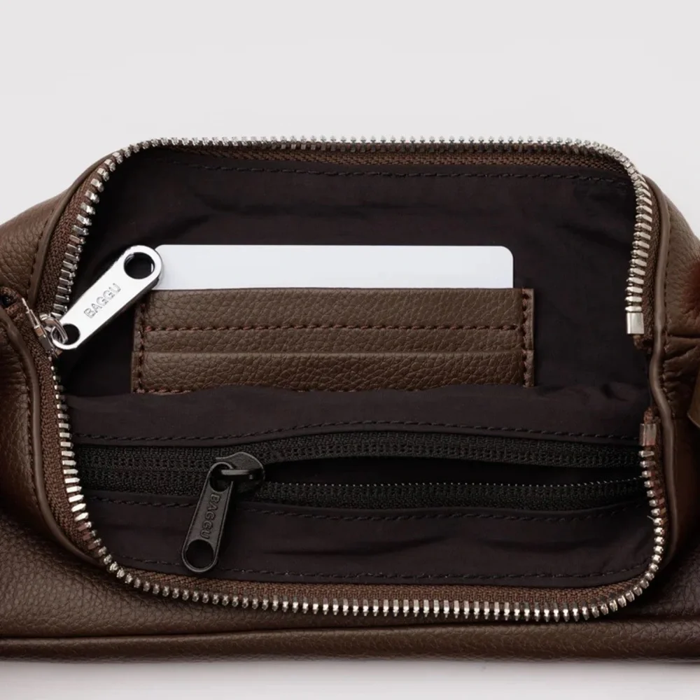 BAGGU Recycled Leather Pochette Brown NEW WITH TAGS NWT - Picture 4 of 6